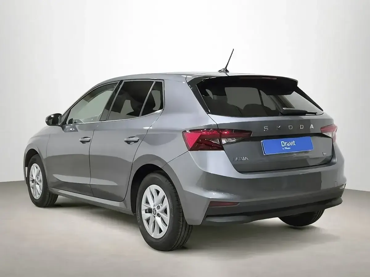 Usado Skoda Fabia Selection 116 CV (85 kW) 2025 Gris Utilitario