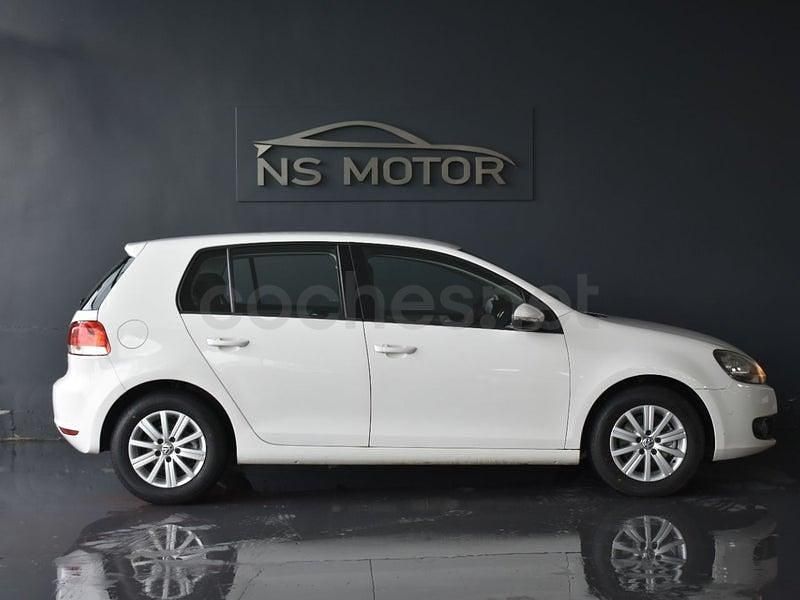 Usado VW Golf VII Advance 105 CV (77 kW) 2012 Blanco Berlina