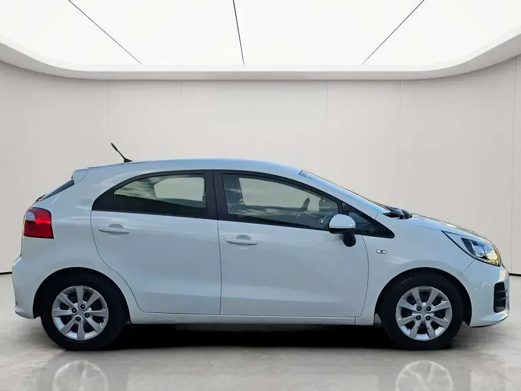 Usado Kia Rio 84 CV (61 kW) 2016 Blanco Utilitario