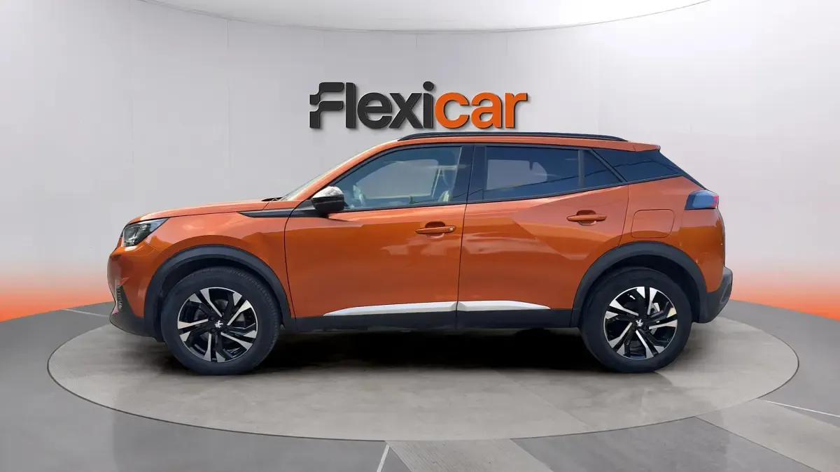 Usado Peugeot 2008 Allure 131 CV (96 kW) 2023 Naranja SUV