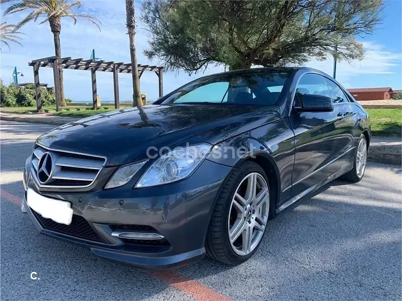 Usado Mercedes E220 170 CV (125 kW) 2012 Negro Coupe