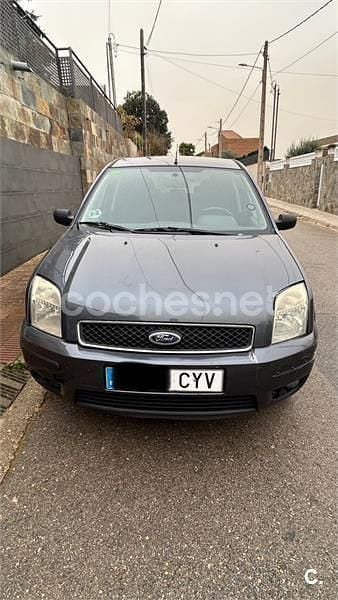 Usado Ford Fusion 100 CV (73 kW) 2004 Gris / plata Berlina