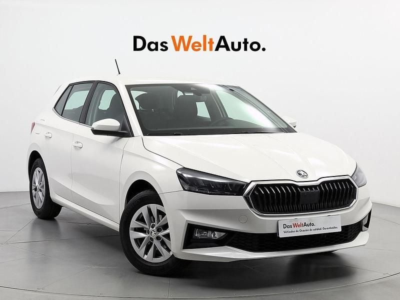 Blanco Usado 2023 Skoda Fabia Ambition Berlina | 15.490 € (Precio justo) - Imagen 1/4