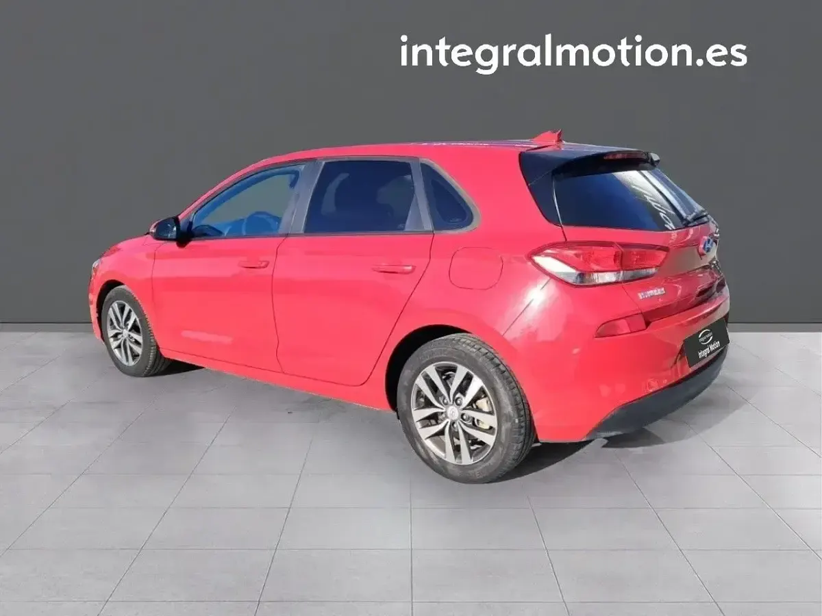 Usado Hyundai i30 95 CV (69 kW) 2020 Rojo Berlina