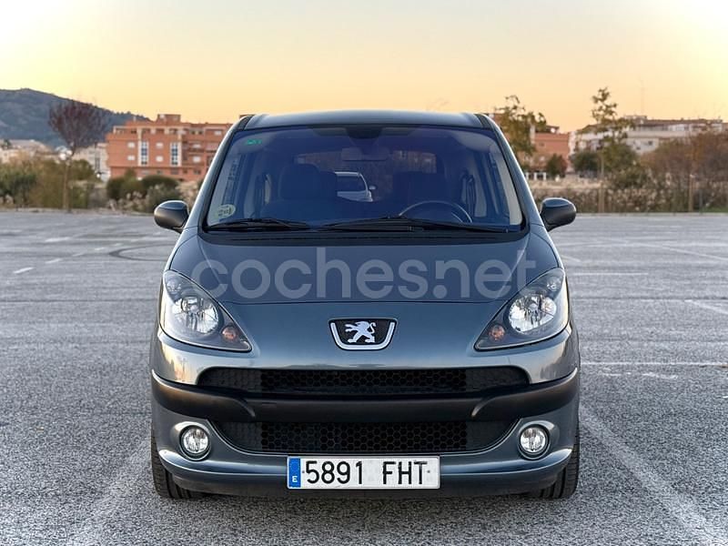 Usado Peugeot 1007 70 CV (51 kW) 2007 Gris / plata Monovolumen