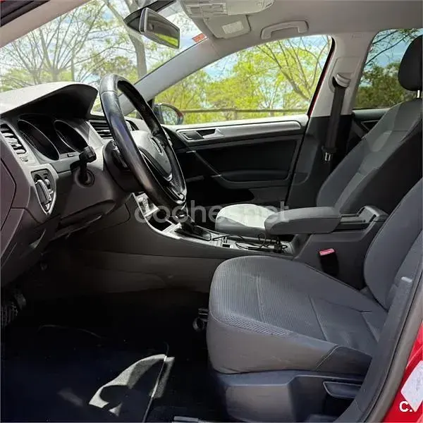 Usado VW Golf VII Advance 105 CV (77 kW) 2014 Rojo Familiar