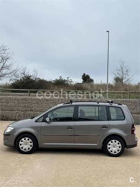 Usado VW Touran Advance 105 CV (77 kW) 2008 Gris / plata Monovolumen