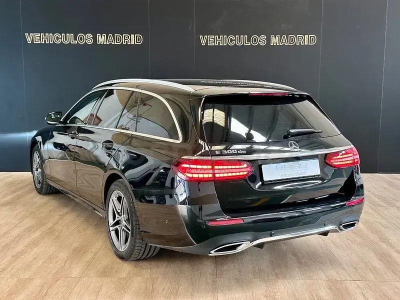 Usado Mercedes E300 306 CV (225 kW) 2022 Negro Familiar