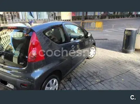 Usado Peugeot 107 68 CV (50 kW) 2010 Azul Utilitario