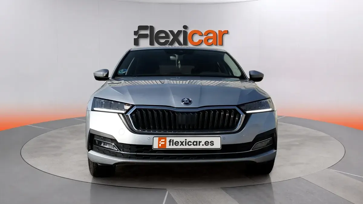 Usado Skoda Octavia Selection 110 CV (80 kW) 2024 Gris Berlina