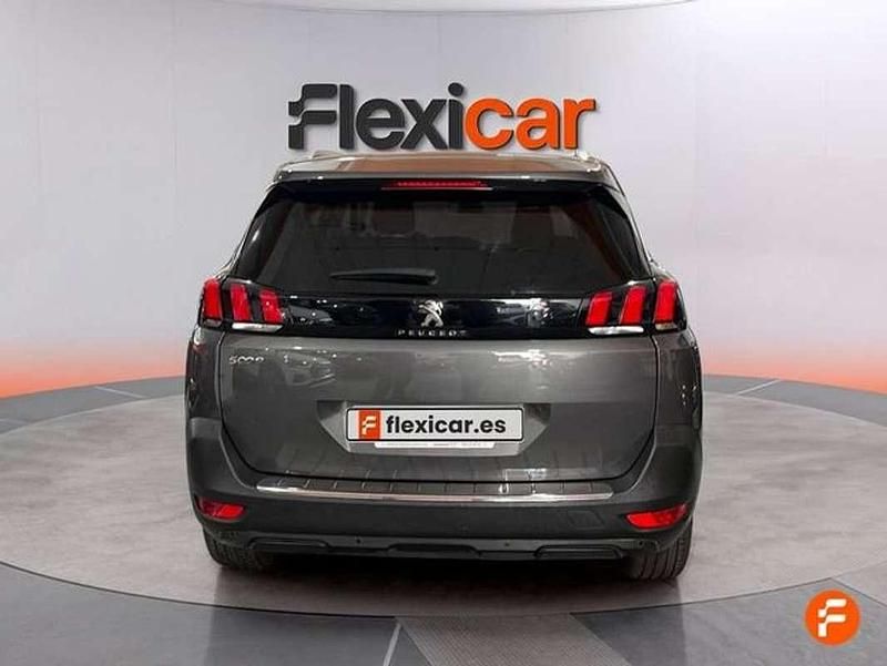 Usado Peugeot 5008 Allure 131 CV (96 kW) 2020 Gris SUV