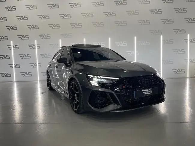 Usado Audi RS3 Sportback 399 CV (293 kW) 2024 Gris Utilitario