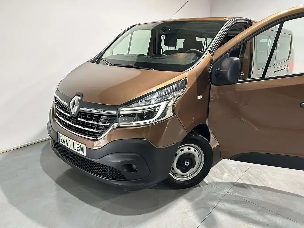 Usado Renault Trafic 110 CV (80 kW) 2019 Marrón Monovolumen