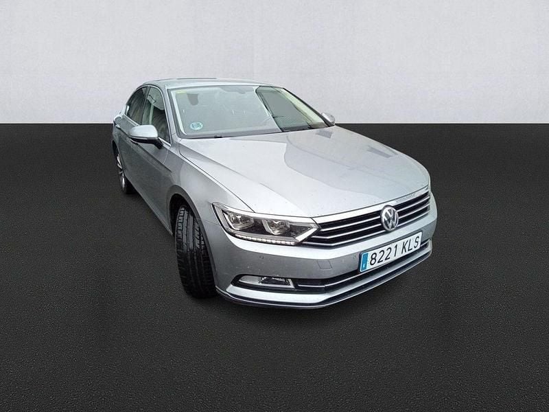 Usado VW Passat Advance 120 CV (88 kW) 2018 Gris Berlina