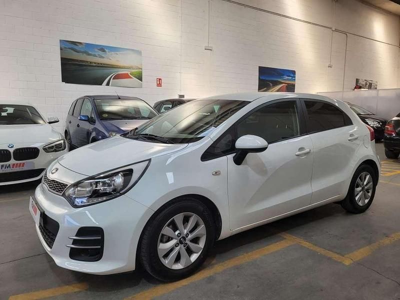 Usado Kia Rio 84 CV (61 kW) 2015 Blanco Utilitario