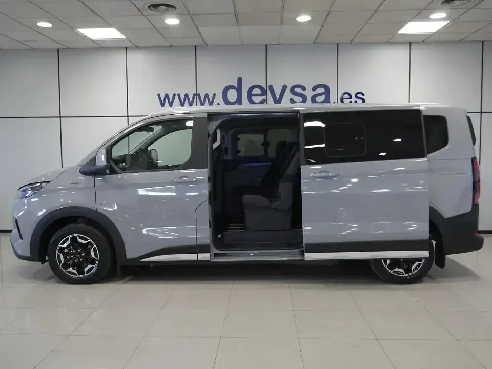 Usado Ford Tourneo Active 170 CV (125 kW) 2026 Gris Monovolumen