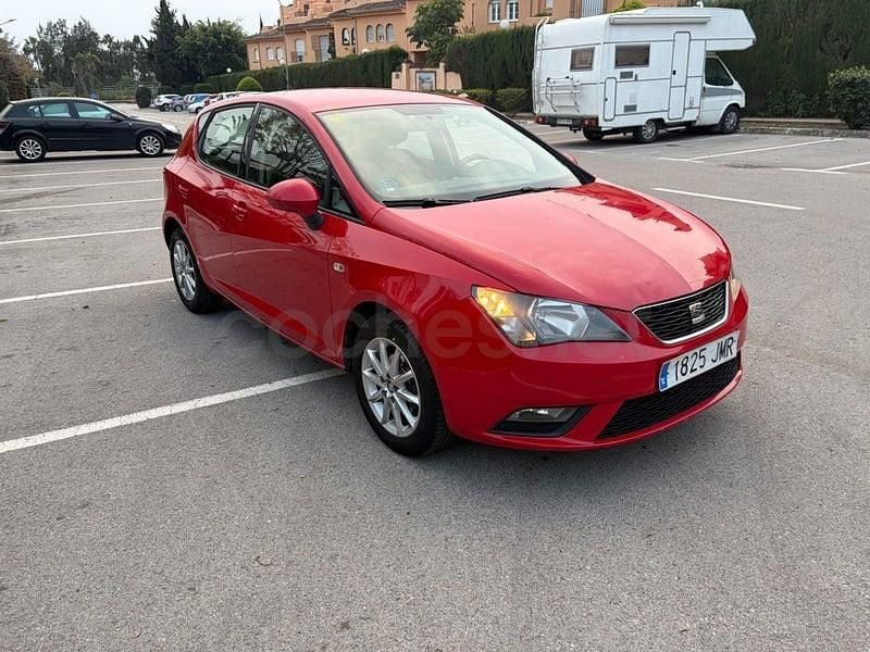 Usado Seat Ibiza Reference 90 CV (66 kW) 2016 Rojo Berlina
