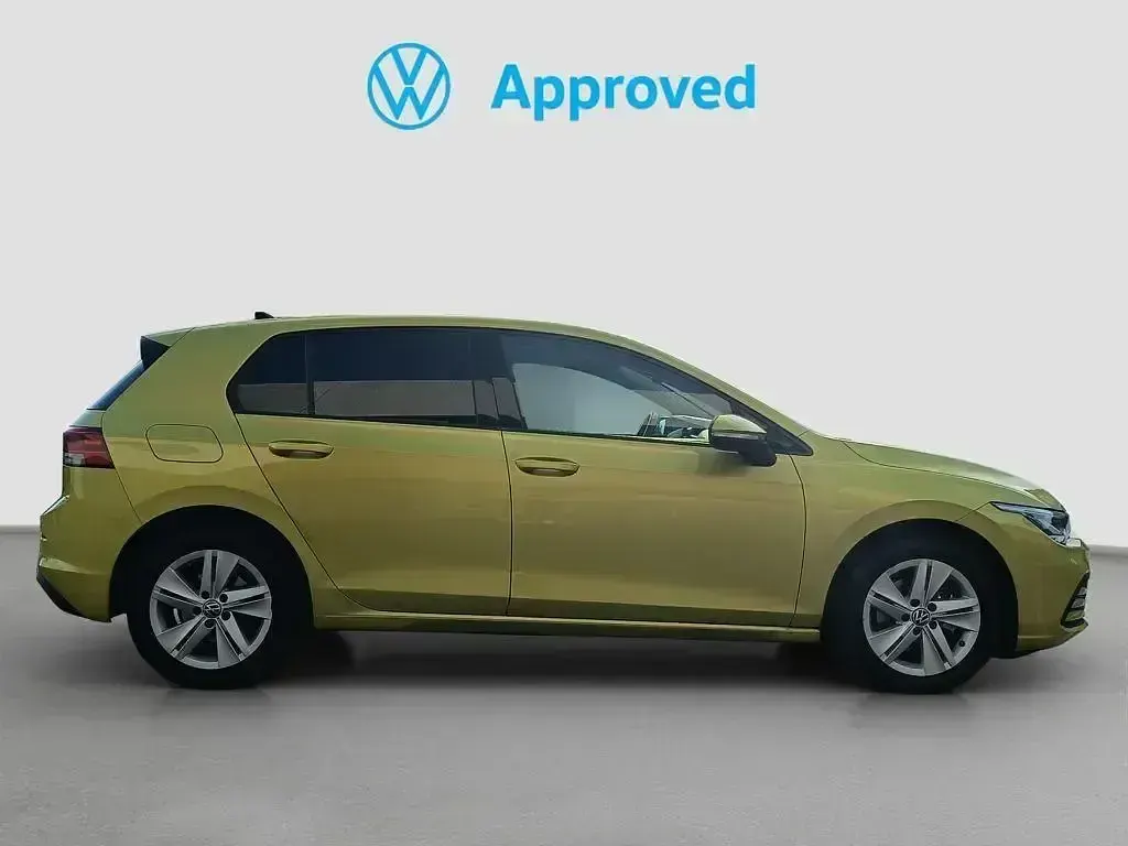 Usado VW Golf VII Life 150 CV (110 kW) 2021 Amarillo Utilitario