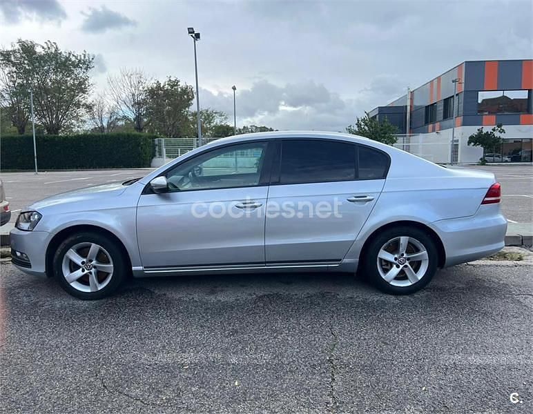 Usado VW Passat Edition 105 CV (77 kW) 2013 Gris / plata Berlina