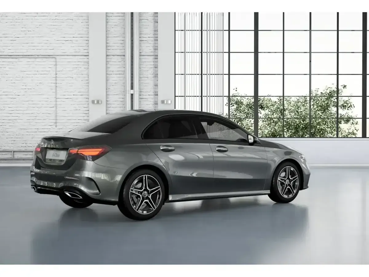 Nuevo Mercedes A180 136 CV (100 kW) 2025 Gris / plata Berlina