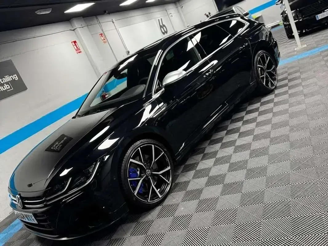 Usado VW Arteon R 320 CV (235 kW) 2023 Negro Familiar