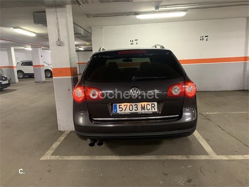 Usado VW Passat Highline 200 CV (147 kW) 2007 Negro Familiar