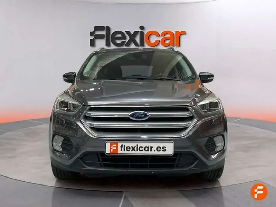 Usado Ford Kuga Trend+ 150 CV (110 kW) 2018 Gris SUV