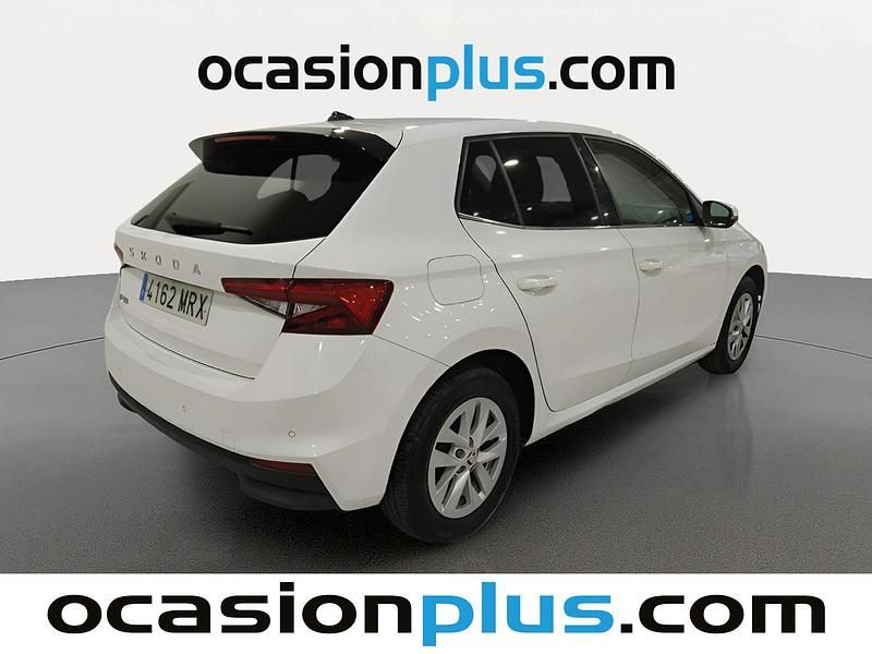 Usado Skoda Fabia Selection 95 CV (69 kW) 2024 Blanco Utilitario