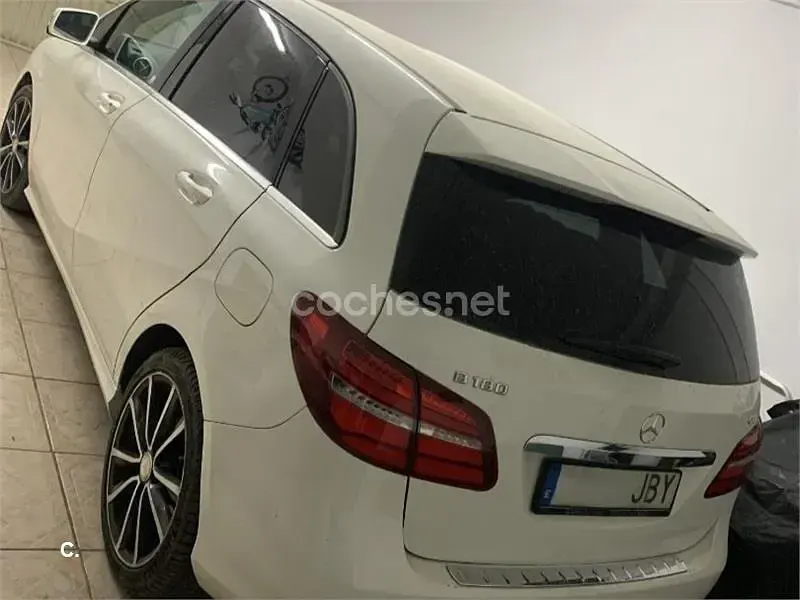 Usado Mercedes B180 Urban 109 CV (80 kW) 2015 Blanco Utilitario