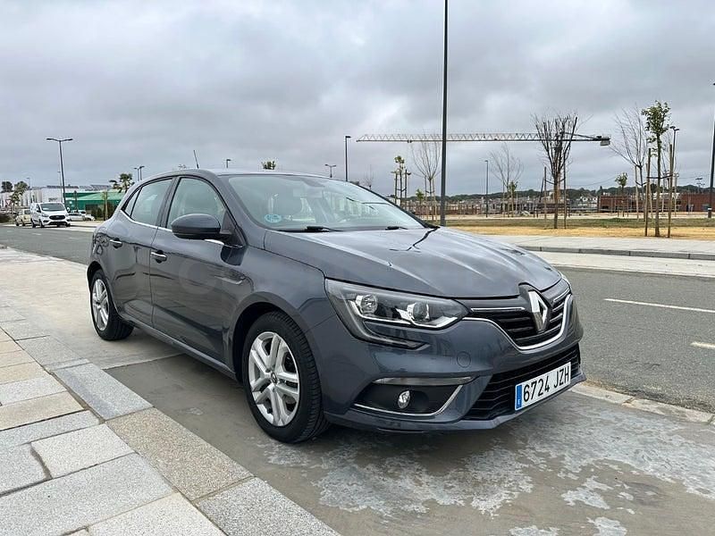 Usado Renault Mégane IV Business 110 CV (80 kW) 2017 Gris / plata Berlina