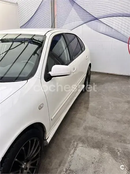 Usado Seat Leon Sport 110 CV (80 kW) 2001 Blanco Utilitario