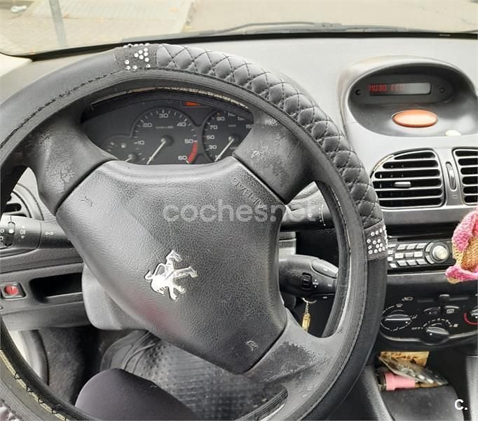 Usado Peugeot 206 70 CV (51 kW) 2002 Gris / plata Berlina
