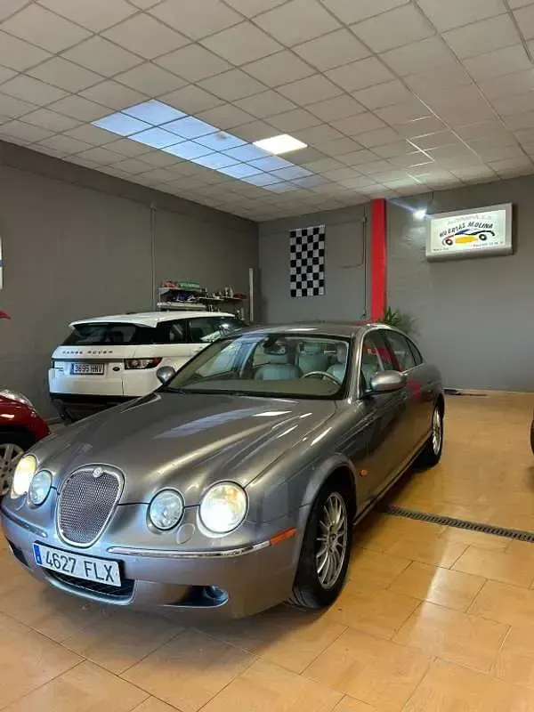 Usado Jaguar S-Type Executive 207 CV (152 kW) 2007 Gris Berlina