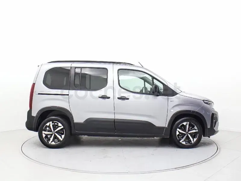 Usado Peugeot Rifter GT 130 CV (95 kW) 2025 Gris / plata Monovolumen