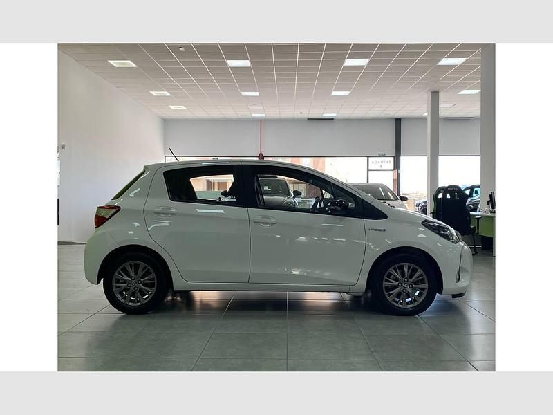Używany Toyota Yaris Active 100 KM (73 kW) 2020 Biały