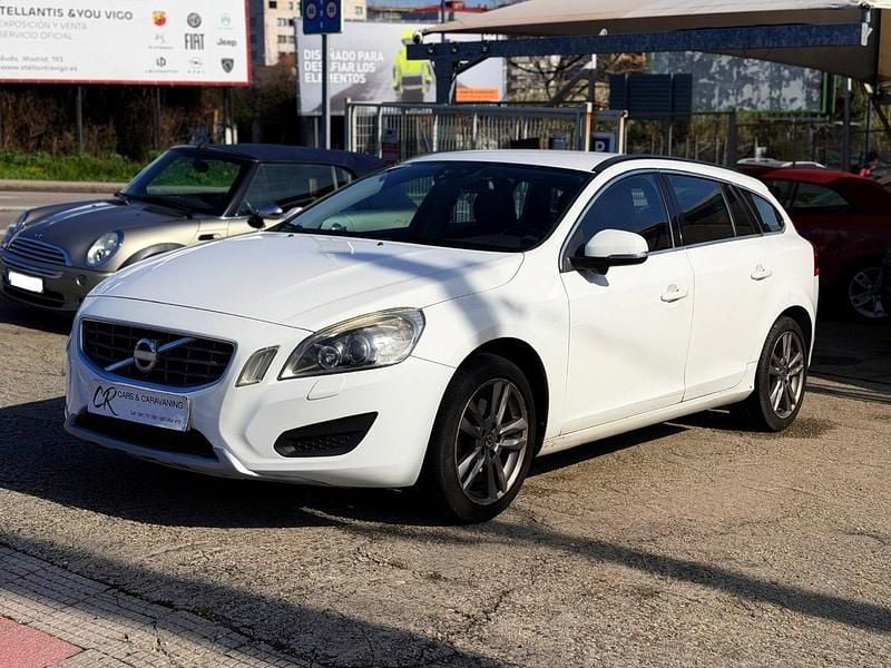 Usado Volvo V60 163 CV (119 kW) 2011 Blanco Familiar