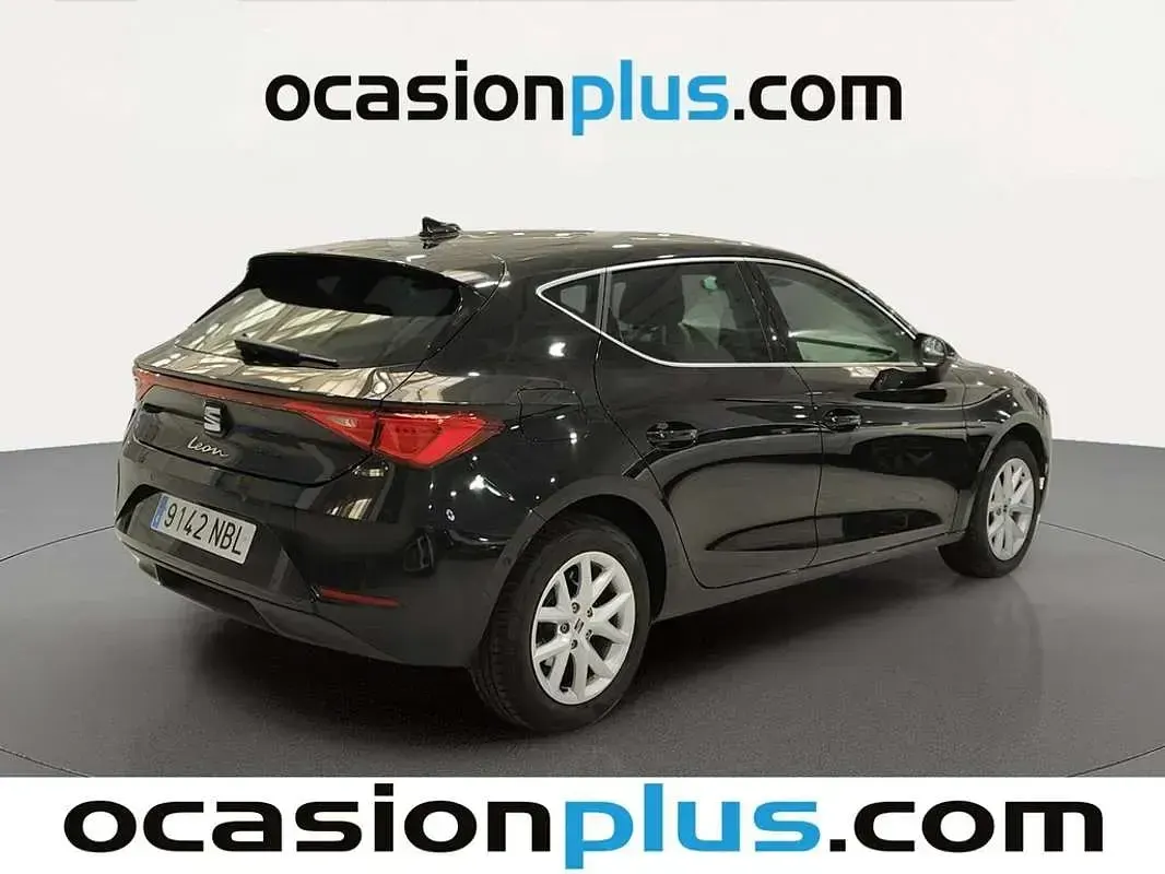 Usado Seat Leon Style 116 CV (85 kW) 2025 Negro Utilitario