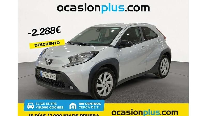 Gris Usado 2024 Toyota Aygo Play Utilitario | 13.082 € (Buen precio) - Imagen 1/4