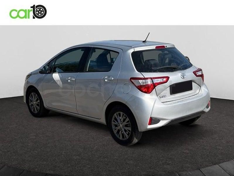 Usado Toyota Yaris Active 69 CV (50 kW) 2019 Gris / plata Berlina