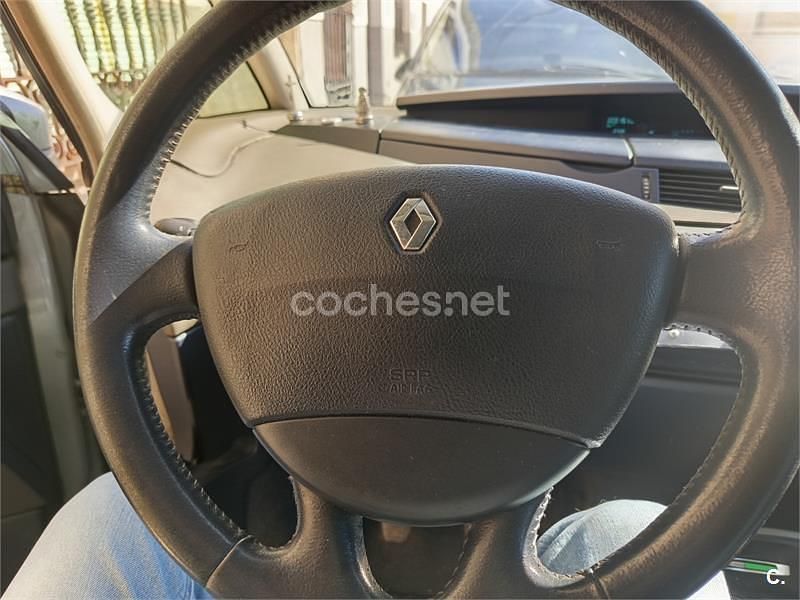 Usado Renault Grand Espace Expression 150 CV (110 kW) 2004 Gris / plata Monovolumen