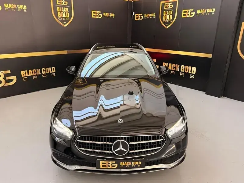 Usado Mercedes E300 306 CV (225 kW) 2020 Negro Familiar