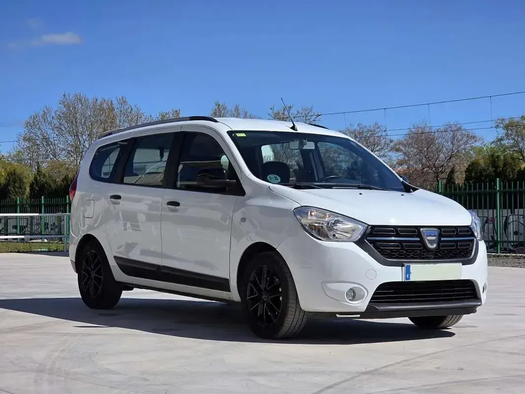 Usado Dacia Lodgy Comfort 116 CV (85 kW) 2021 Blanco Monovolumen