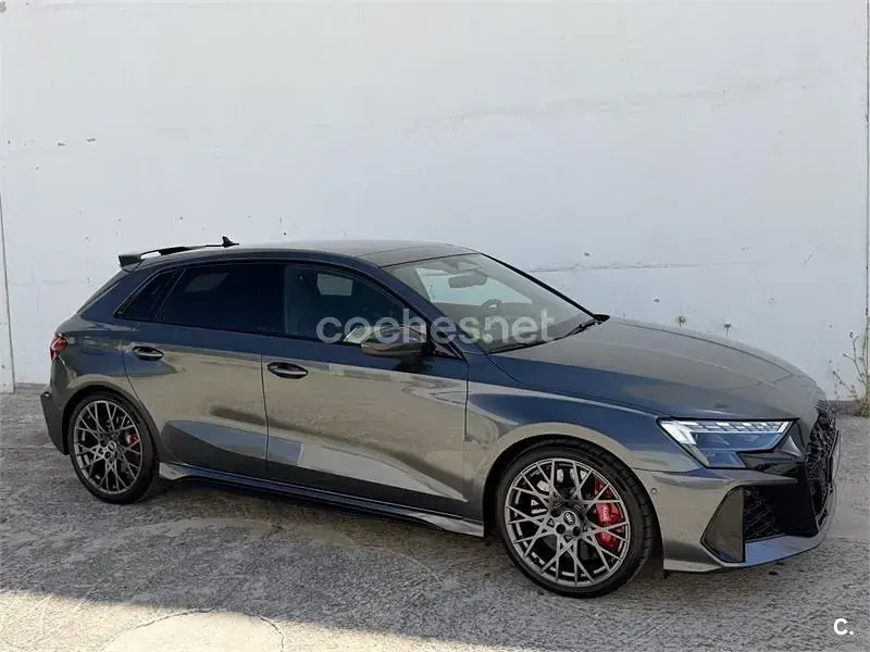 Usado Audi RS3 400 CV (294 kW) 2026 Gris / plata Berlina