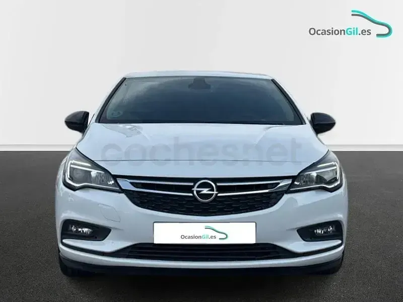Usado Opel Astra Selective 110 CV (80 kW) 2019 Blanco Berlina