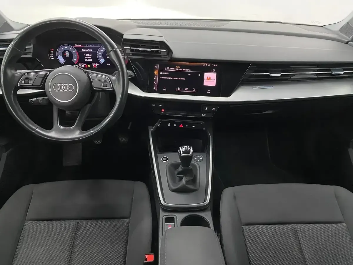 Usado Audi A3 110 CV (80 kW) 2021 Gris / plata Berlina