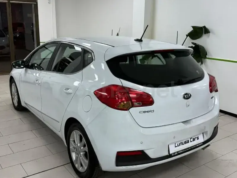 Usado Kia Ceed GT 128 CV (94 kW) 2015 Blanco Berlina