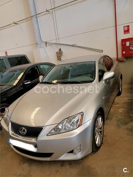 Usado Lexus IS220d Sport Line 177 CV (130 kW) 2008 Gris / plata Berlina