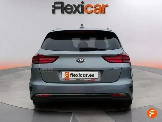 Usado Kia Ceed 136 CV (100 kW) 2021 Gris Utilitario