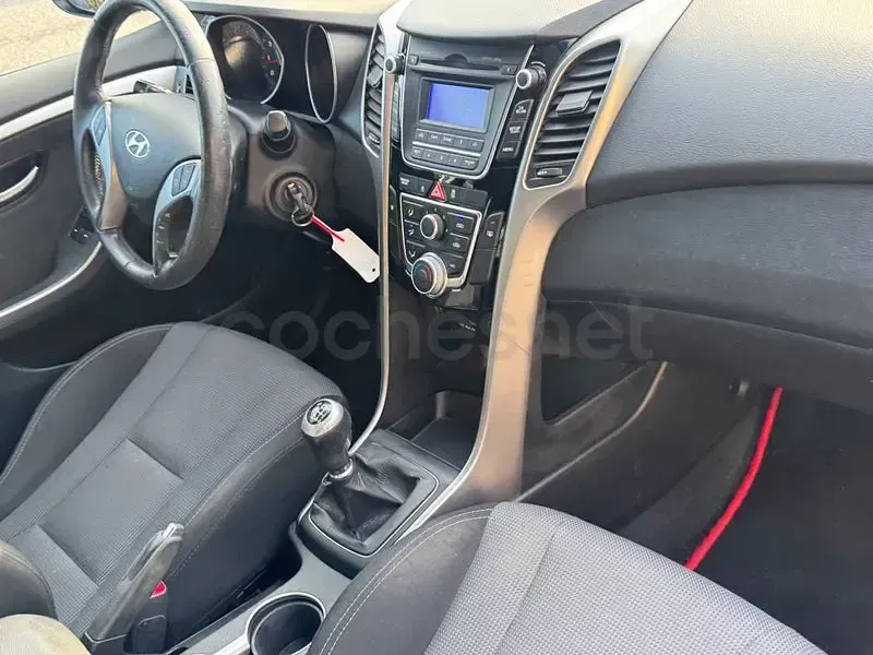 Usado Hyundai i30 Style 135 CV (99 kW) 2013 Beige Berlina