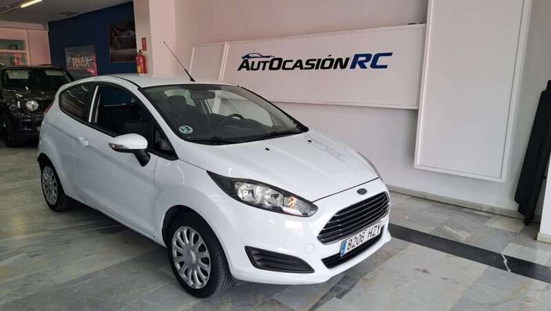 Blanco Usado 2014 Ford Fiesta Trend Utilitario | 7000 € (Precio justo) - Imagen 1/4
